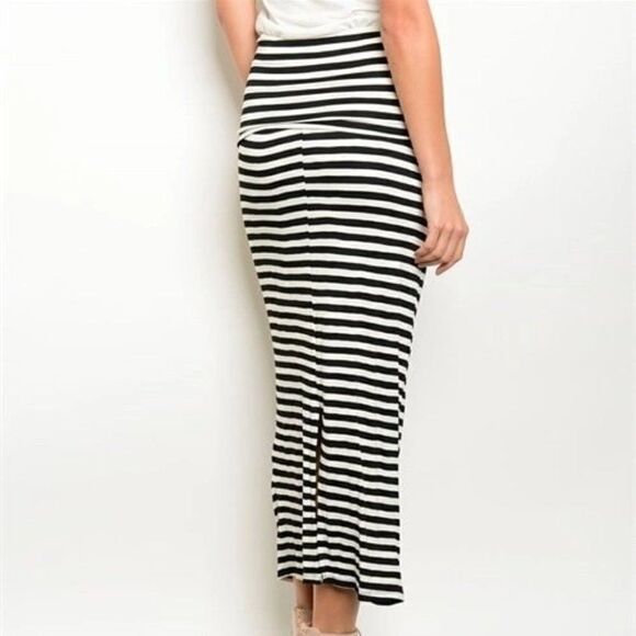 *Clearance* Hourglass Lilly Striped Skirt - Picture 3 of 5